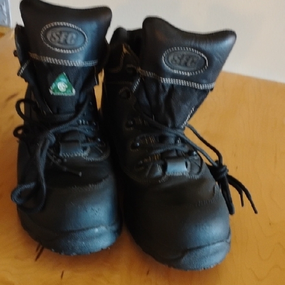 Women's Steel-toed Boots - Black - Picture 2 of 4